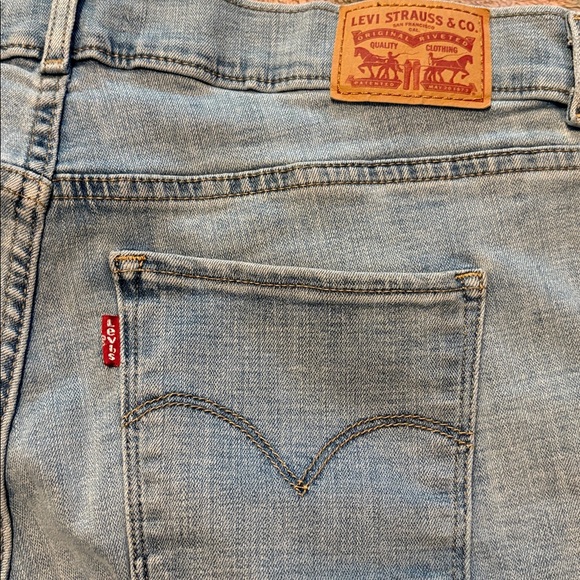 LEVIS Bermuda Shorts - Picture 6 of 6